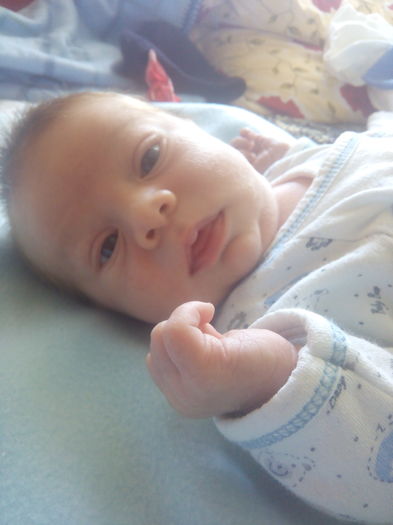 Mor fetelee dupa mine am ochi albastri