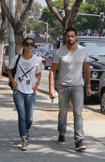 jesse_metcalfe_and_his_lucky_fiance_cara_santana_out_in_la