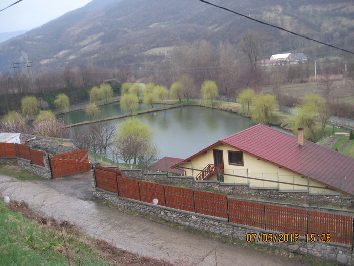 In aval - pescarie - Undeva in Romania