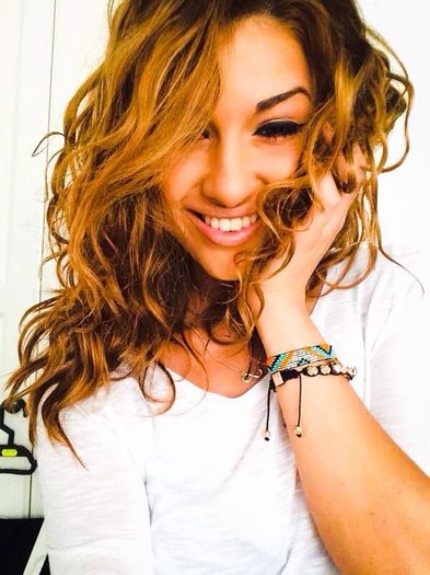 alina-eremia-e-creata-natural-cum-arata-de-fapt-parul-vedetei-cand-nu-il-indreapta-m-a-prins-ploaia- - a Alina - Ali - 3