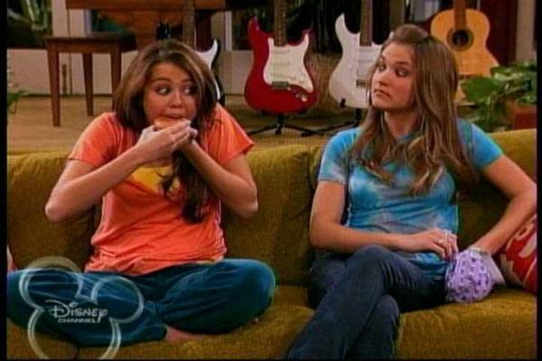 normal_055 - Miley si Emily Osment