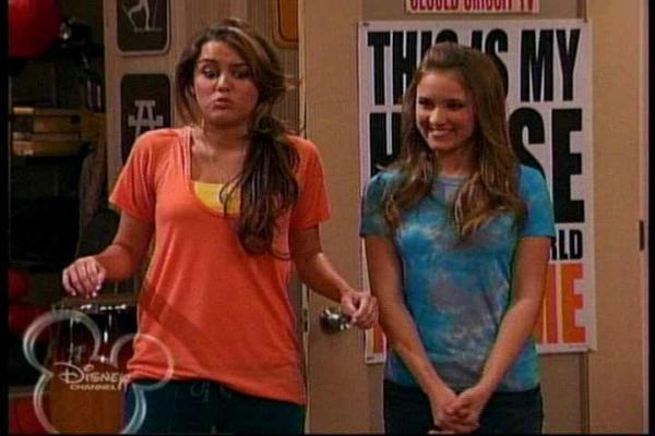 normal_068 - Miley si Emily Osment
