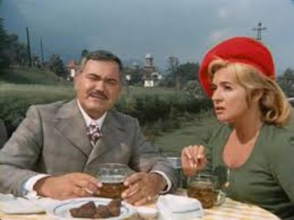 Asta Seara Dansam In Familie