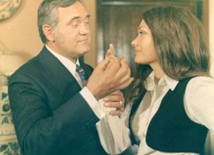 Asta Seara Dansam In Familie