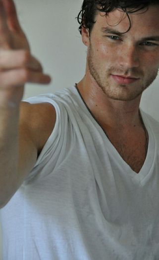 Derek Theler (6)