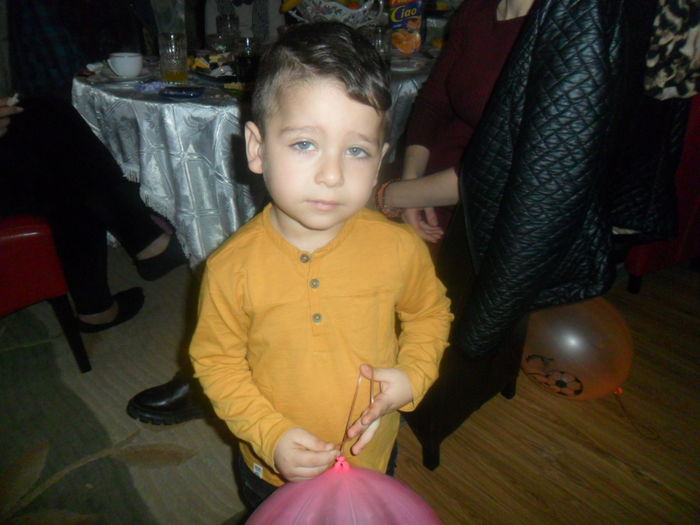 053 - un bebe mic -2013