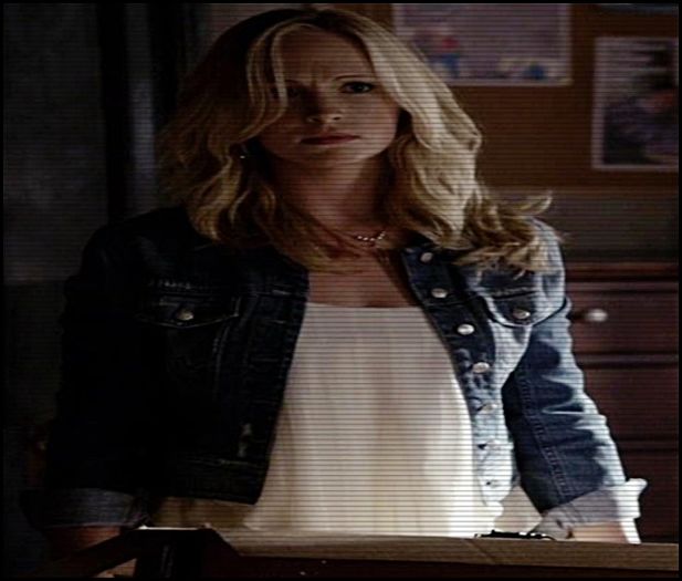 ♥ » - (se uită spre camera de unde l-a auzit, merge la el) Oh, thanks God. clk.; Dap, chiar vroiam să ridic vocea. ;3 :)) Şi sincer, nici nu mă aşteptam să găsesc pe cineva.
