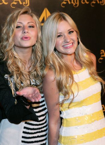 5435_74154969 - Aly and Aj