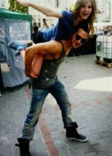 bandicam 2016-03-26 11-23-56-336 - 01f - primul album 2016