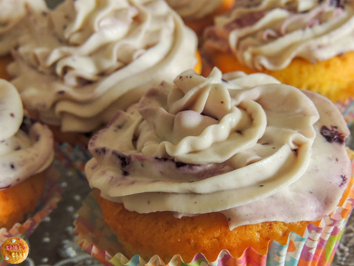 20150912-DSCN7119 - Muffins cu afine lamaie si frosting de mascarpone si ciocolata alba