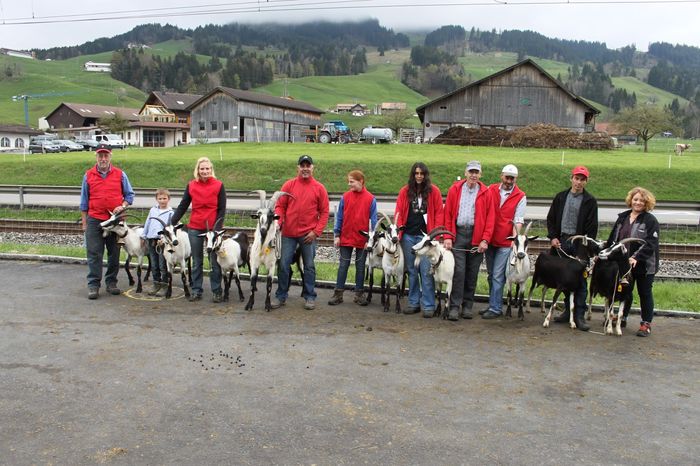 Oameni si capre de capre-85