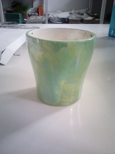 Vas ceramic lucios - 20 lei