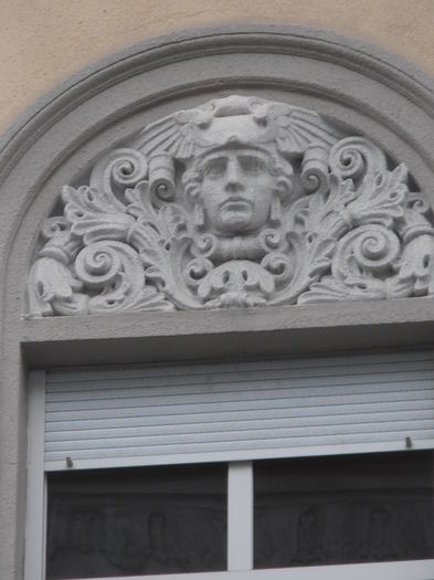 Om cu aripi la cap !