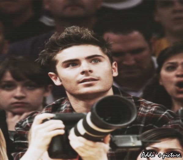 ×. CL *o leagă de el cu o catusa* Nu pleci :) :) :) #Vky.; *îl prinde de mână și se chinuie să îl tragă *=))))))) #Connor
