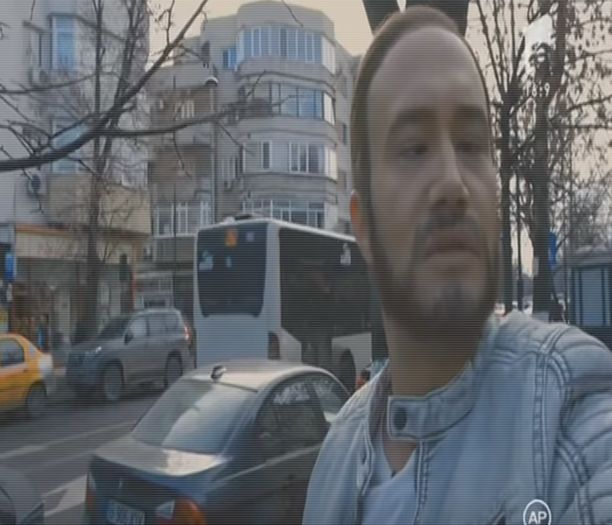 MOOOOOOR, NU MAI POT SĂ-L JOC =))))))))..O TREZESC CL; PE MAMA LA CUM RÂD CÂND FAC CAPTURI
