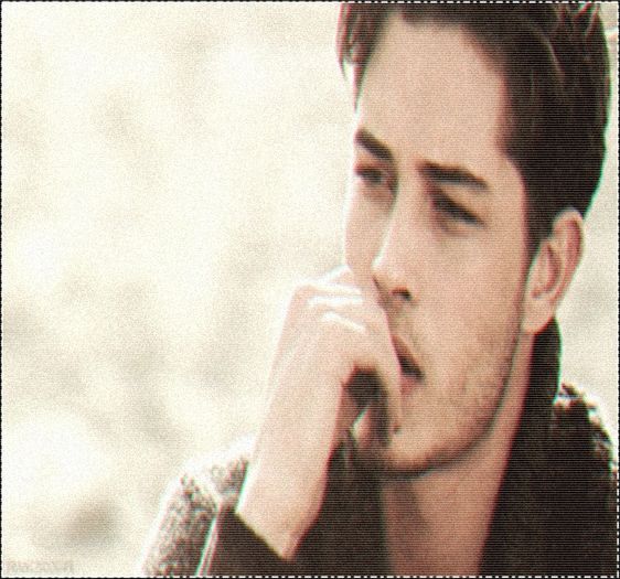 ◤ʟ̷̷ɛ̷̷ȶ̷ֆᵏᶤˡˡ♤ȶօռɨɢɦȶ⊿`☠.; D-l Stan pt tine... Da mor și pe mn mă enerva vocea ei =)))). Da ai +; grijă,  poate dai luni peste ăla... ;;) =)))). Și când intră în sala de cinema leșin, și o vede pe grasa aia cu 10 pungi de popcorn în mână, și zice &quot;Ia uite bă ce proști am fost, ne-am cărat cu 
