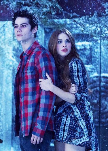 ╰๖ค໓◊fēēliຖງŞ☹.; Holland a 2-a, săraca, super drăguțică mi se pare ea, am tot zis că mă +; apuc și io de Teen Wolf și zis a rămas... (-x.
