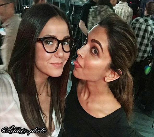 ×. DAA, ȘI DEEPIKA!!! :X