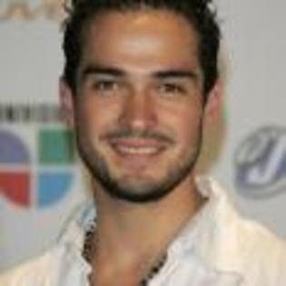 Alfonso_Herrera_1231023699_2[1]