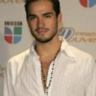 Alfonso_Herrera_1231023699_3[1]