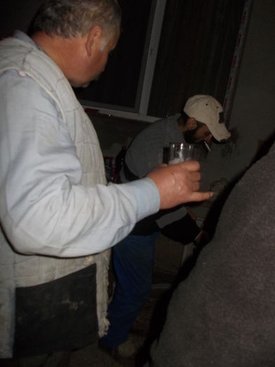 Si un paharel ...; Fără un pahar de bere nu avem poftă de mâncare
