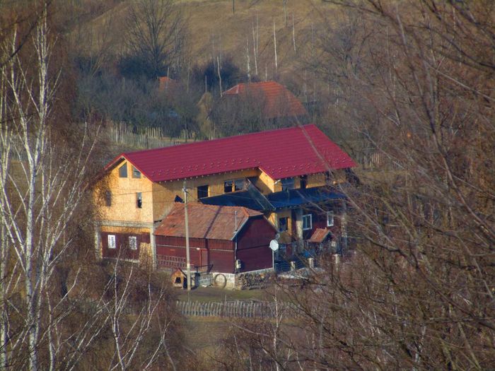 casa spionata de pe deal :))