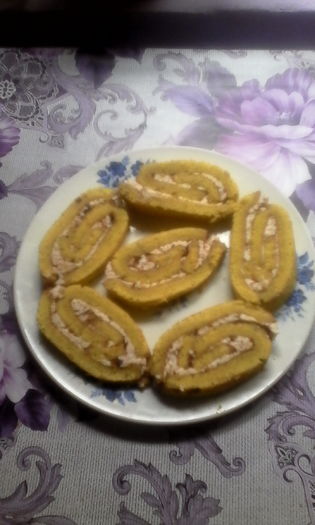Rulada cu crema de unt si dulceata de prune