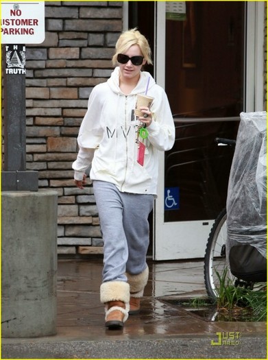 1t2150 - Ashley Tisdale