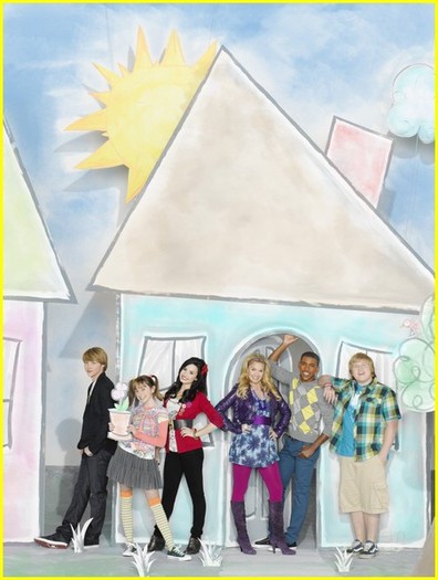 Chad,Zora, Sonny, Tawni, Nico and Gradi - Sonny with a chance PhotoShoot