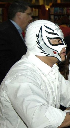 328px-Rey_Mysterio_619 - rey mysterio