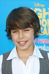 q597382_jake_t_austin - vedete