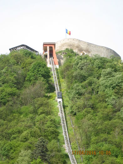 in citeva zeci de secunde, cu...