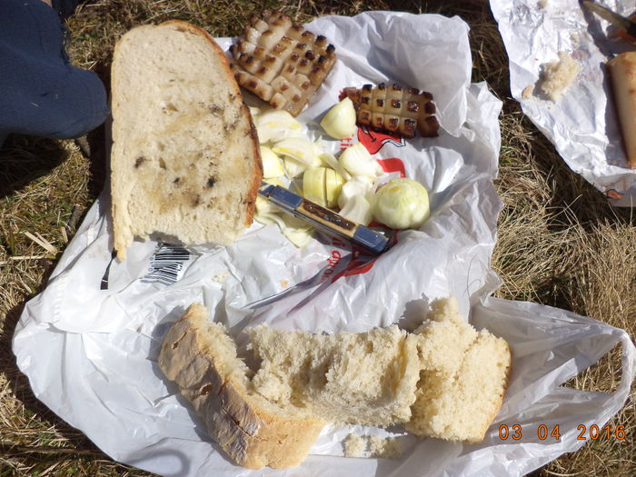 Paine de casa , slanina si ceapa