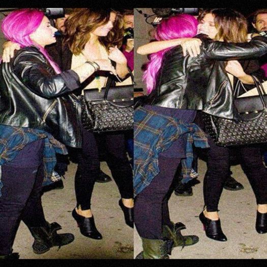 ◤If you’re going to be weird, be confident about it◢　　┋ 17 ᗩᑭᖇIᒪIᕮ 2016 ♡