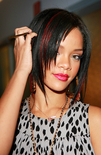 Coafura 3 - Coafurile lui Rihanna
