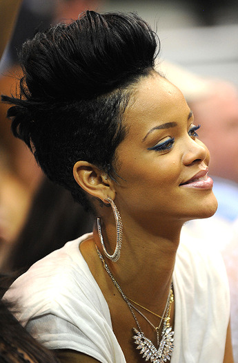 Coafura 13 - Coafurile lui Rihanna