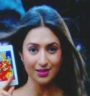 KVAGJHJGCPSMCGBHLXV - Divyanka Tripathi