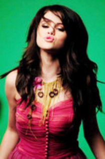 10335074_ZWEAYBPHN - selena gomez poze din videoclipul naturally