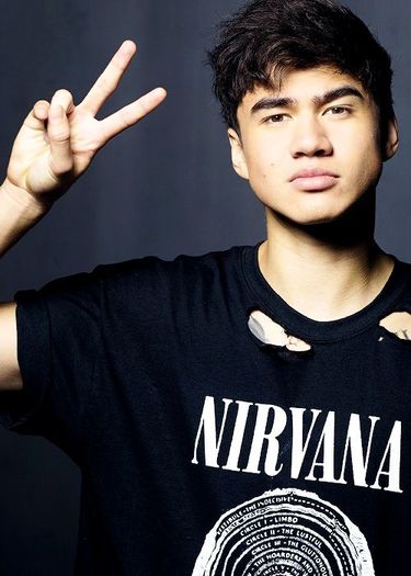 1,85 m:  Calum Hood