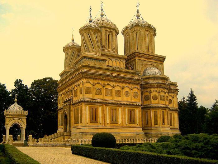 ROMANIA, CURTEA DE ARGES