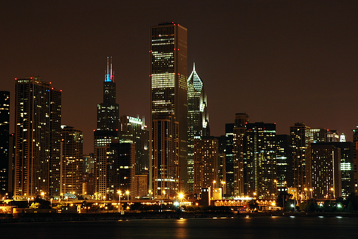 images-chicago-2005-chicago-by-night-2-700x700 - chicago