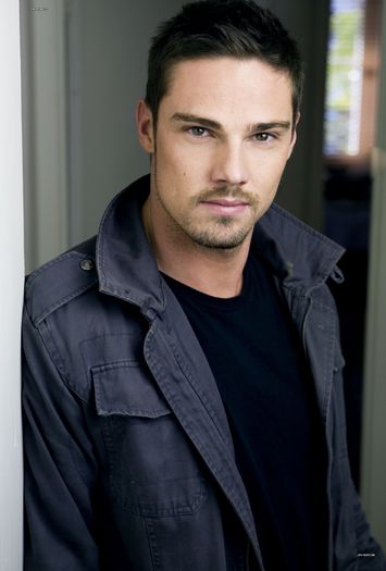 1,85 m: Jay Ryan