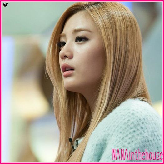 .★. {se ridica} M-am hotarat! Ma duc dupa el. Da! [-( Dar te joci cu el [desc]; daca il aduc, da? :o3 E pufi. :3 #K
