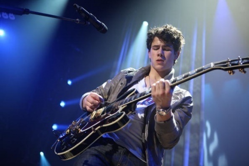 Nick-Jonas-TA-Tour-Minneapolis-21-01-10-nick-jonas-10044364-512-341 - New photos