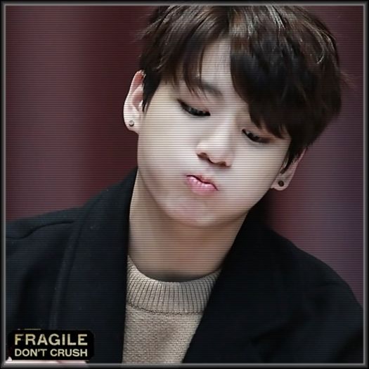 JK. Noona.. *se așează lângă ea* Nu era o insultă. :( #JA.