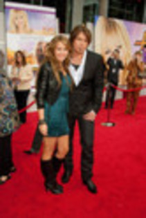 Miley Cyrus and Billy Ray Cyrus-CSH-052641 - Miley la premieri