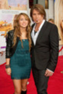 Miley Cyrus and Billy Ray Cyrus-CSH-052646 - Miley la premieri