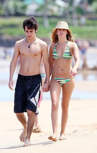 ashley_tisdale_bikini_july_7_big.0.0.0x0.579x912