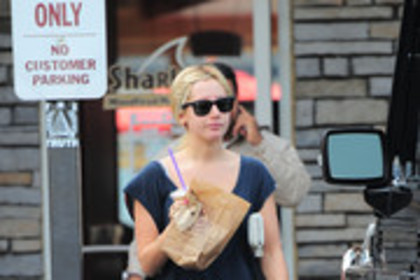 Ashley Tisdale grabs iced beverage Coffee KZLo1SFPowrs