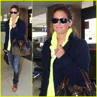 ashley-tisdale-lax-to-ny